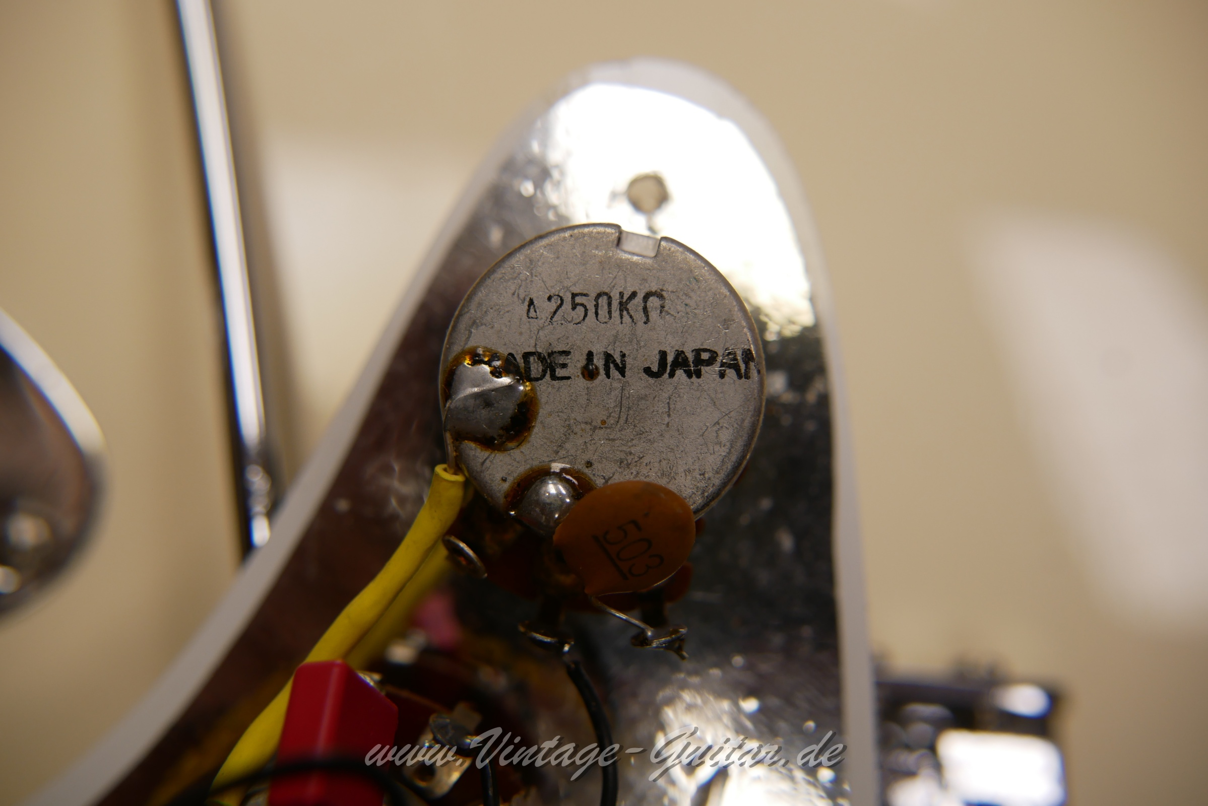 img/vintage/6174/fender_stratocaster_ritchieblackmore_mexico_2009_olympic white-017.JPG